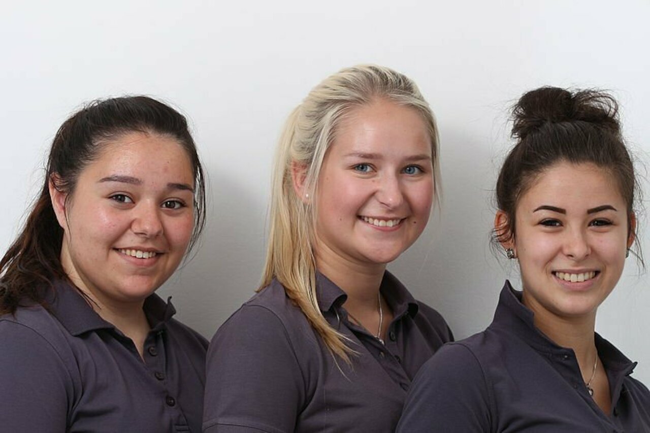 Dr. Lodde & Kollegen begrüßt die neuen Auszubildenden Image 1